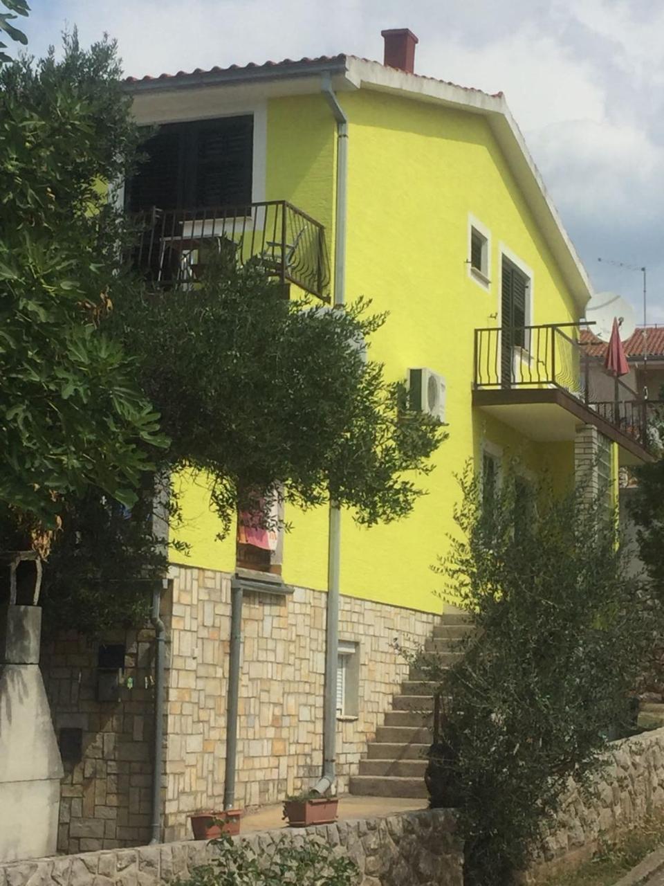 Katy'S Place Krk Town Exterior photo